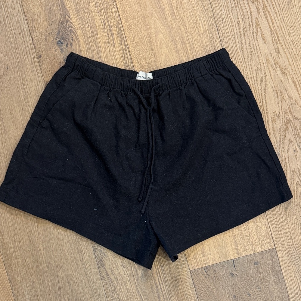 Abercrombie + Fitch - Black High Rise Drawstring Linen Shorts